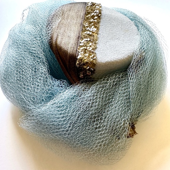 Vintage 1940s Light Blue pillbox hat netting Mesh Gold Sequin Women Formal - Picture 3 of 4